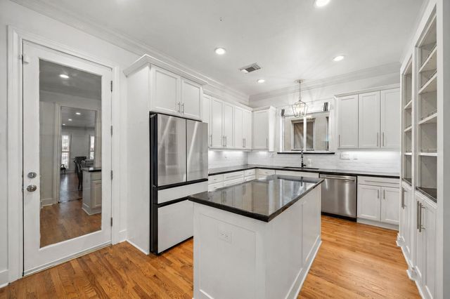 5136 Chevy Chase Drive, Houston, TX 77056