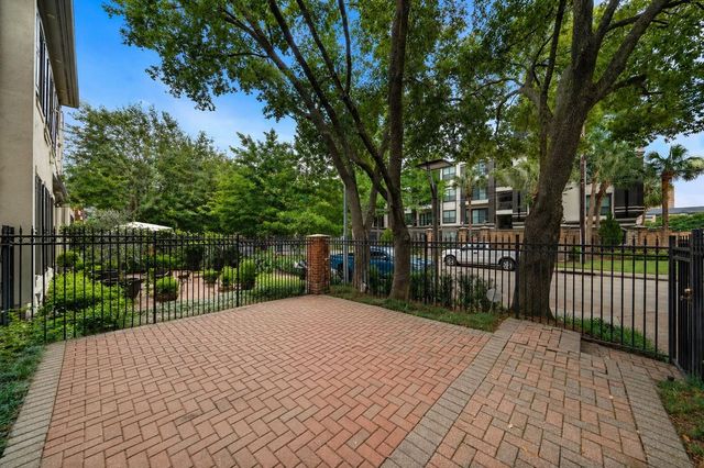 5136 Chevy Chase Drive, Houston, TX 77056
