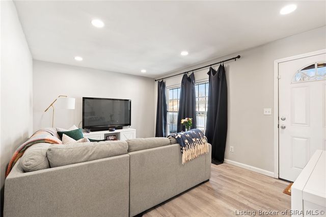 707 Dellinger Drive, Jeffersonville, IN 47130