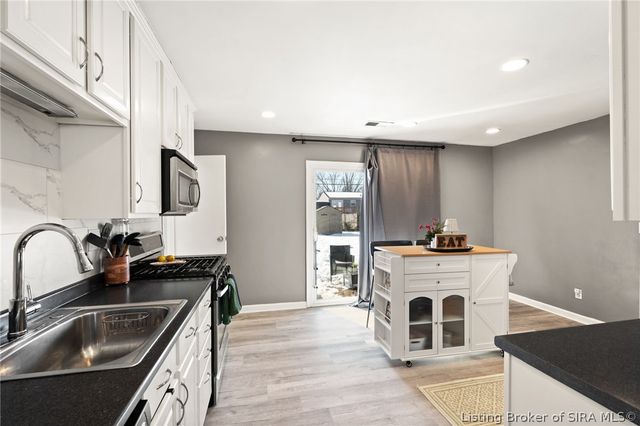 707 Dellinger Drive, Jeffersonville, IN 47130