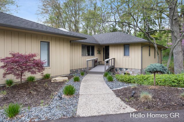 1901 Forest Shores Drive Se, Cascade Twp, MI 49546