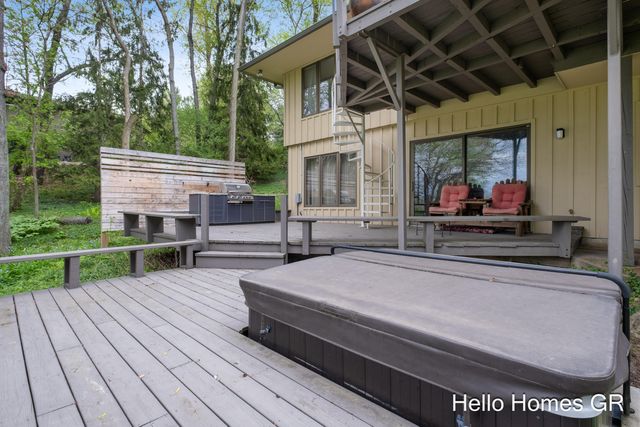 1901 Forest Shores Drive Se, Cascade Twp, MI 49546