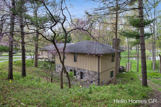 1901 Forest Shores Drive Se, Cascade Twp, MI 49546