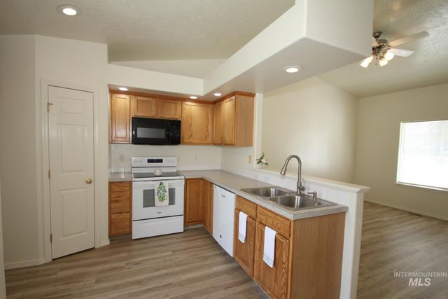 908 S Lily St., Nampa, ID 83686