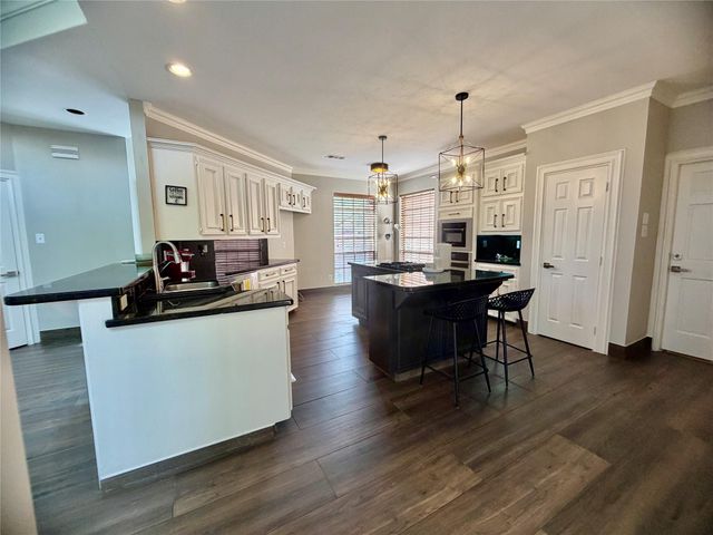 8006 Oakwood Bend Drive, Houston, TX 77040