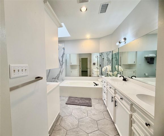 8006 Oakwood Bend Drive, Houston, TX 77040