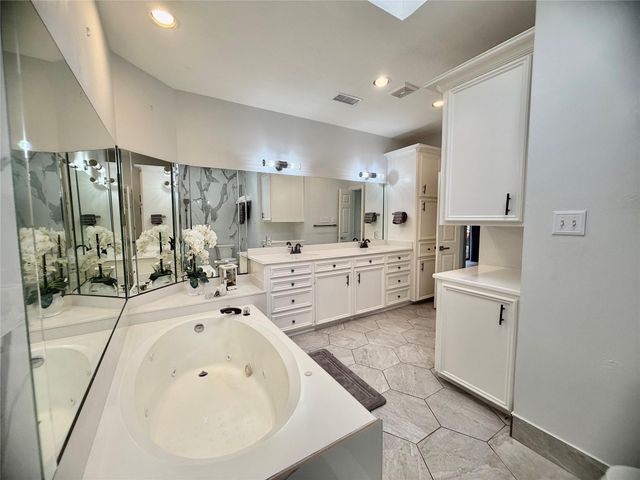 8006 Oakwood Bend Drive, Houston, TX 77040