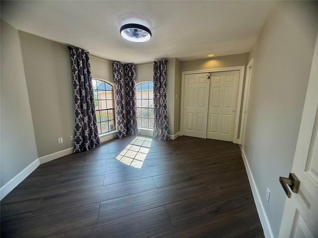 8006 Oakwood Bend Drive, Houston, TX 77040