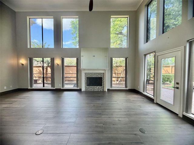 8006 Oakwood Bend Drive, Houston, TX 77040