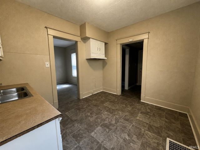 1926 Leer Street, South Bend, IN 46613