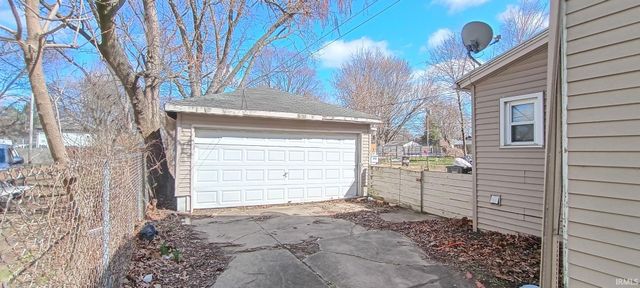 1926 Leer Street, South Bend, IN 46613
