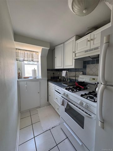 3 Clayton Avenue, East Atlantic Beach, NY 11561
