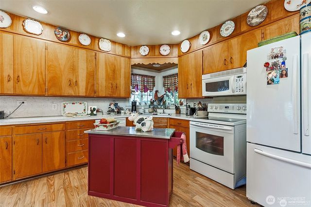 379 Twin Oaks Road, Chehalis, WA 98532