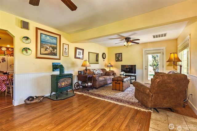379 Twin Oaks Road, Chehalis, WA 98532