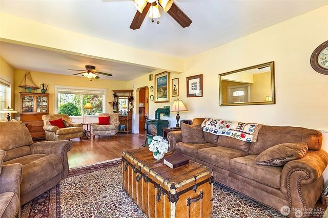 379 Twin Oaks Road, Chehalis, WA 98532
