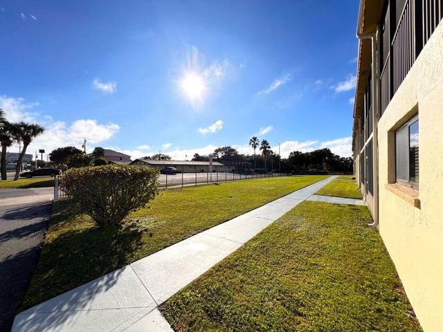 7101 Ridgewood Avenue 209, Cape Canaveral, FL 32920