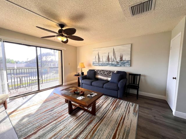 7101 Ridgewood Avenue 209, Cape Canaveral, FL 32920