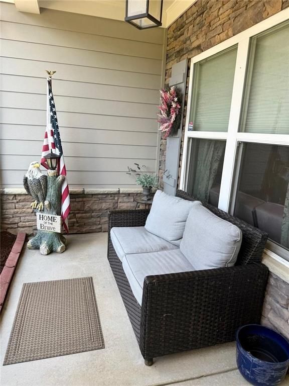 Image 7 of property listing at 3910 Hamilton Cove Court, Cumming, GA 30028