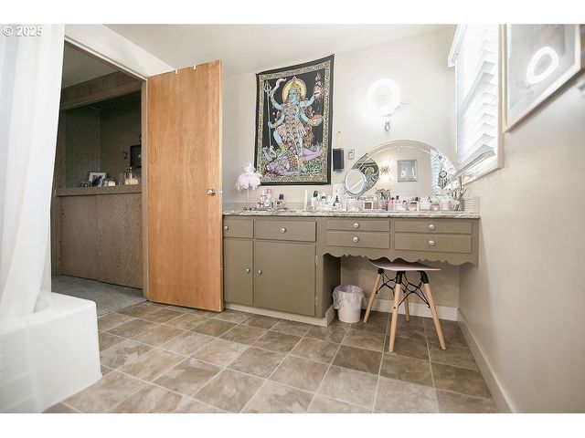 571 26TH Ave, Longview, WA 98632