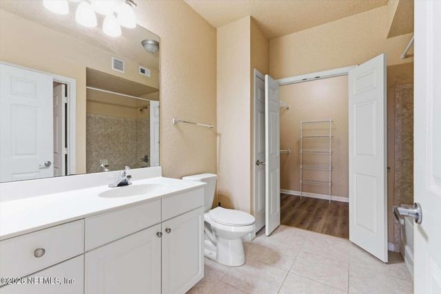 8539 GATE Parkway W 9303, Jacksonville, FL 32216