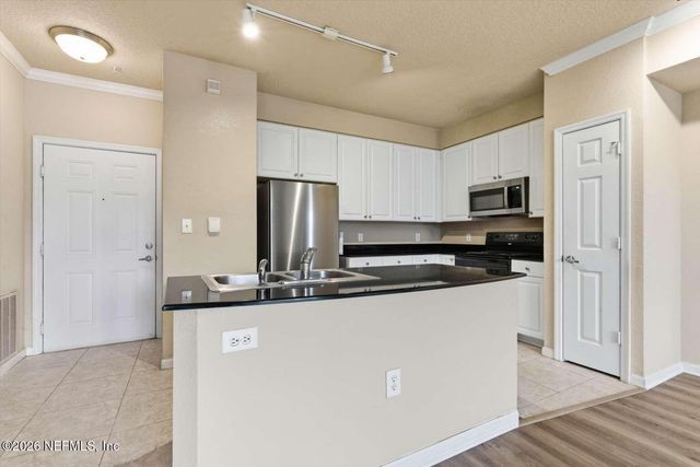 8539 GATE Parkway W 9303, Jacksonville, FL 32216