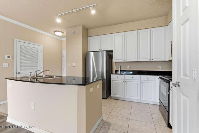 8539 GATE Parkway W 9303, Jacksonville, FL 32216