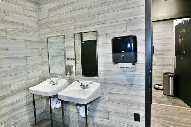 24 N Phelps Street, Youngstown, OH 44503