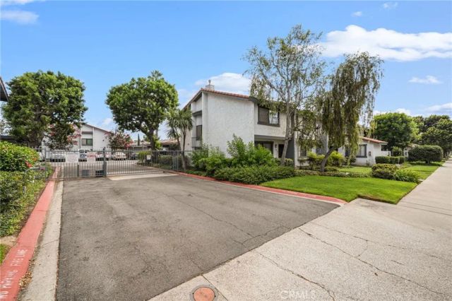 1910 W Palmyra 135, Orange, CA 92868