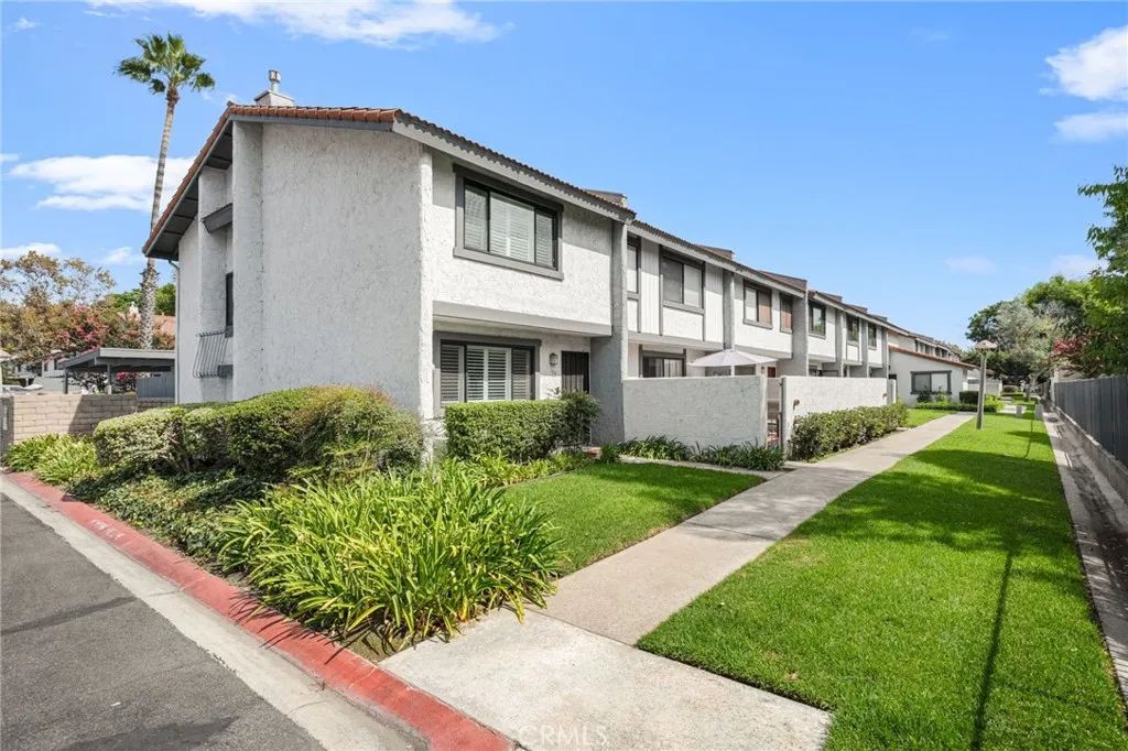 1910 W Palmyra 135, Orange, CA 92868