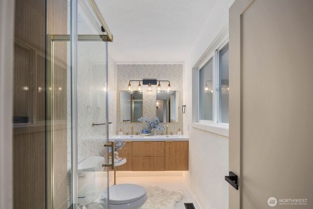 7211 182nd Street SW, Edmonds, WA 98026