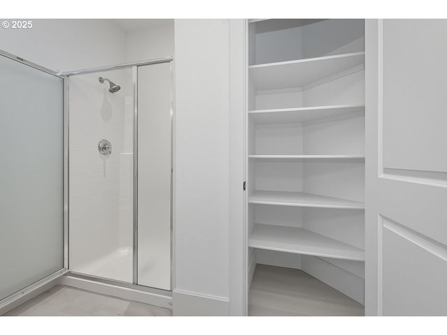 619 Sw FORESTA Ter, Portland, OR 97225
