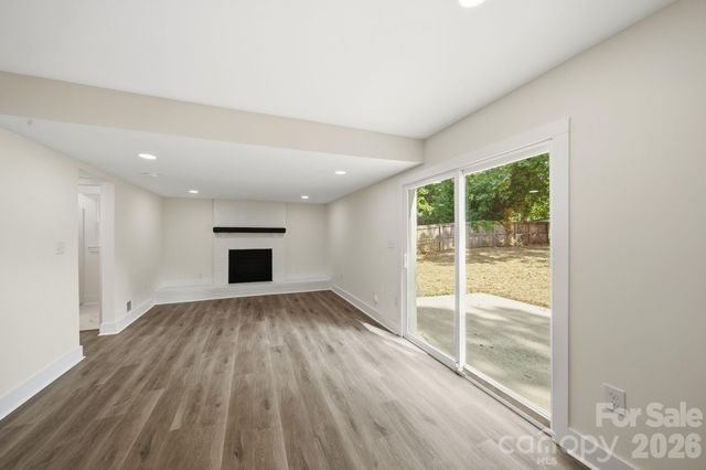 6800 ludwig Drive, Charlotte, NC 28215