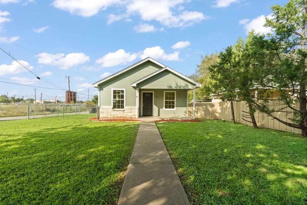 801 Trinity Street, Cleburne, TX 76031 — exterior