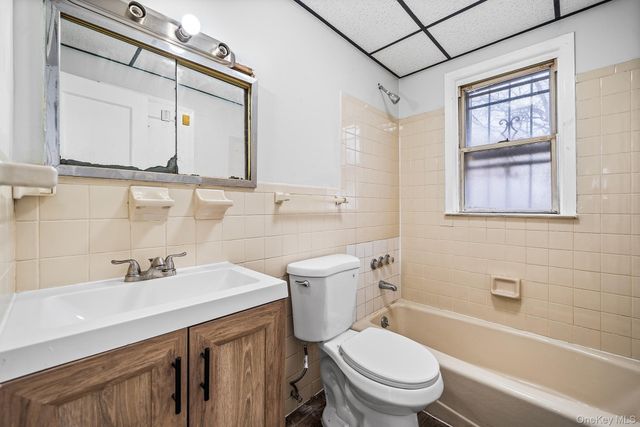 19125 115th Road, Saint Albans, NY 11412