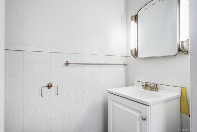 19125 115th Road, Saint Albans, NY 11412