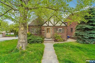1030 Jassamine Way, Fort Lee, NJ 07024