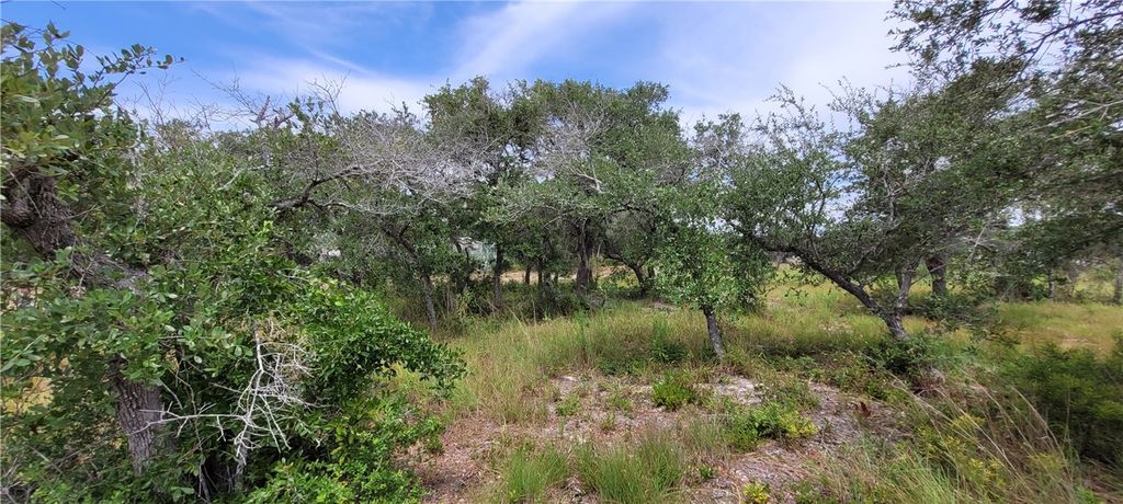 1038 S Hood St, Rockport, TX 78382 — photo 3