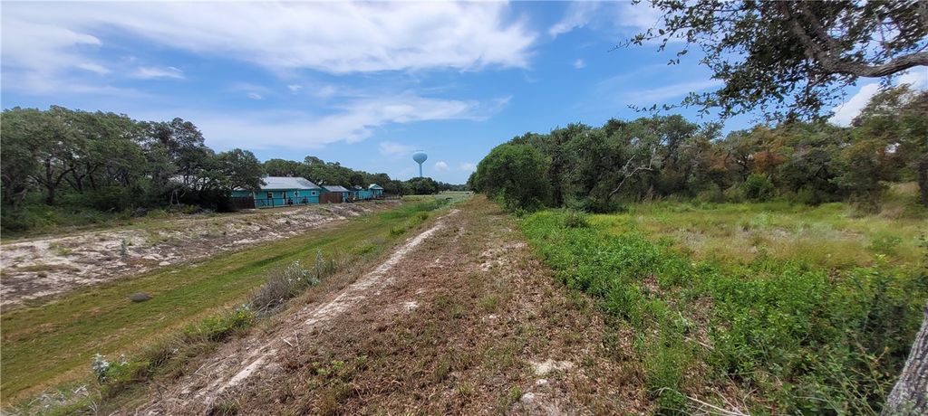 1038 S Hood St, Rockport, TX 78382 — photo 5