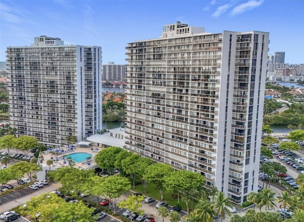 3731 N Country Club Dr 129, Aventura, FL 33180