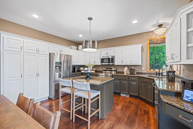 7876 17th Street N, Oakdale, MN 55128