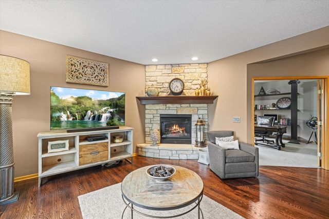 7876 17th Street N, Oakdale, MN 55128