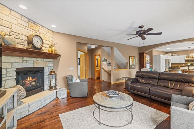 7876 17th Street N, Oakdale, MN 55128