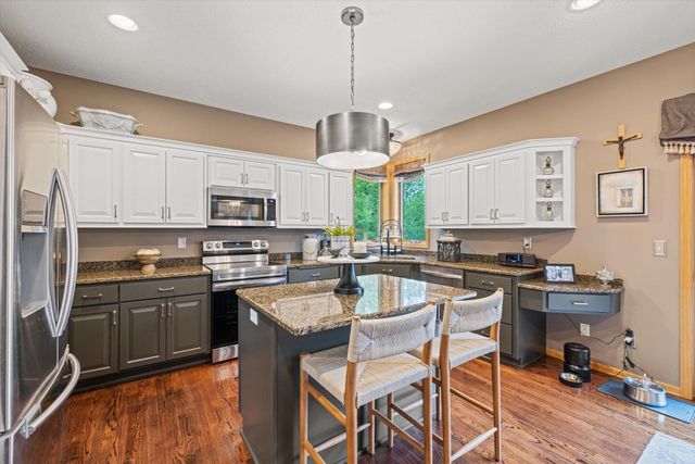 7876 17th Street N, Oakdale, MN 55128