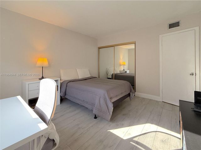 541 Blue Heron Dr 201, Hallandale Beach, FL 33009