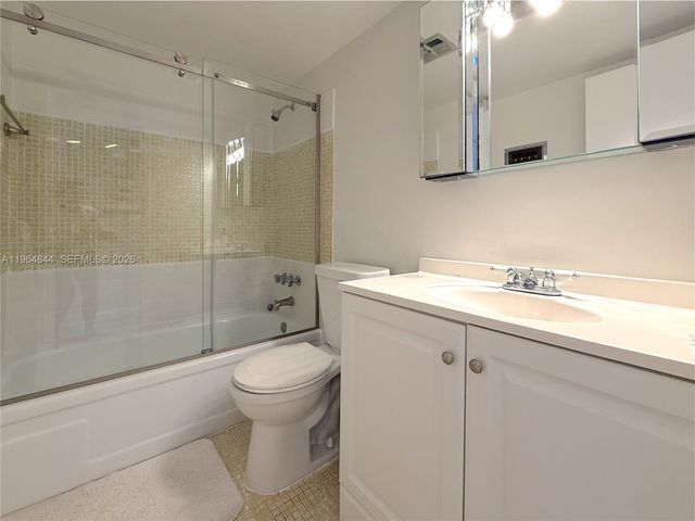 541 Blue Heron Dr 201, Hallandale Beach, FL 33009