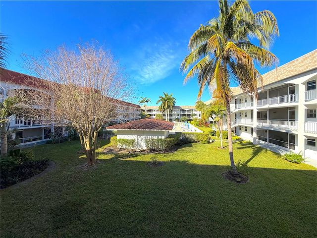 541 Blue Heron Dr 201, Hallandale Beach, FL 33009