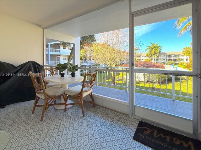 541 Blue Heron Dr 201, Hallandale Beach, FL 33009