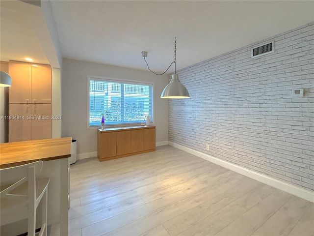 541 Blue Heron Dr 201, Hallandale Beach, FL 33009