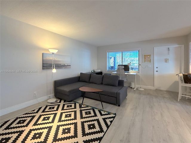 541 Blue Heron Dr 201, Hallandale Beach, FL 33009