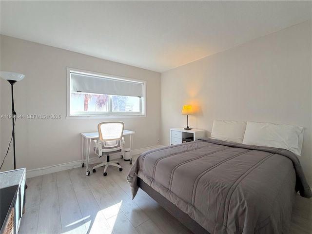 541 Blue Heron Dr 201, Hallandale Beach, FL 33009